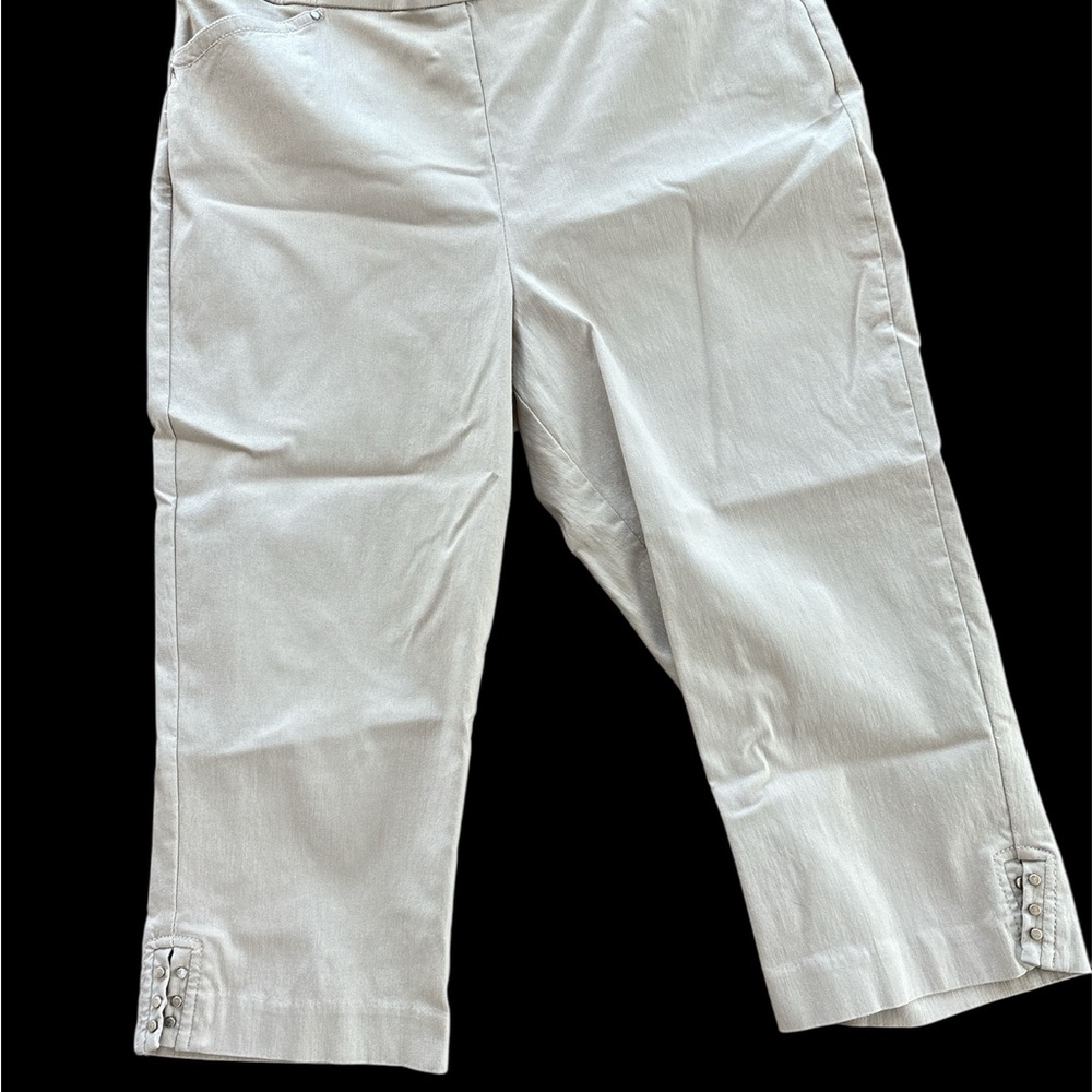 Christopher and Banks Stylish Cream Slimming Cropped Pants